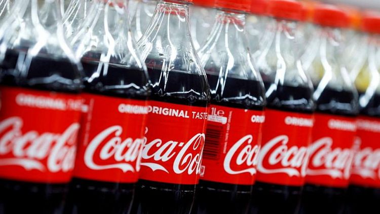Coca-Cola eleva previsión de ventas ante rebote de la demanda por impulso de reapertura