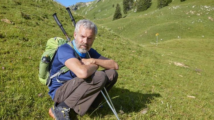 سويسري محب للمشي يغالب مرض الشلل الرعاش ويخطط لتحد جديد