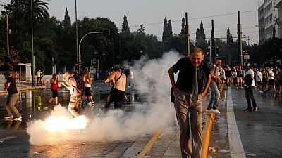 La policía griega se enfrenta a manifestantes en protestas contra vacunación obligatoria La policía griega se enfrenta a manifestantes en protestas contra vacunación obligatoria