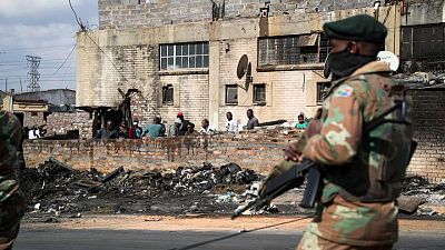 وزيرة: ارتفاع عدد قتلى الاضطرابات في جنوب أفريقيا إلى 337