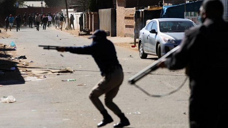 وزيرة: ارتفاع عدد قتلى أعمال الشغب في جنوب أفريقيا إلى 276