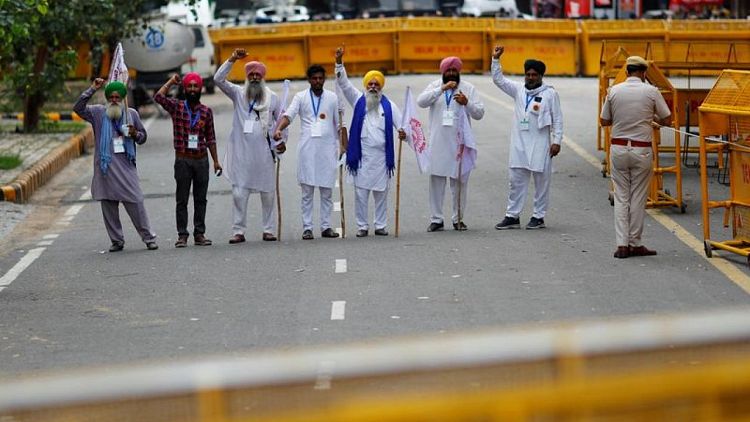 Angry Indian growers gather near parliament to protest over farm laws