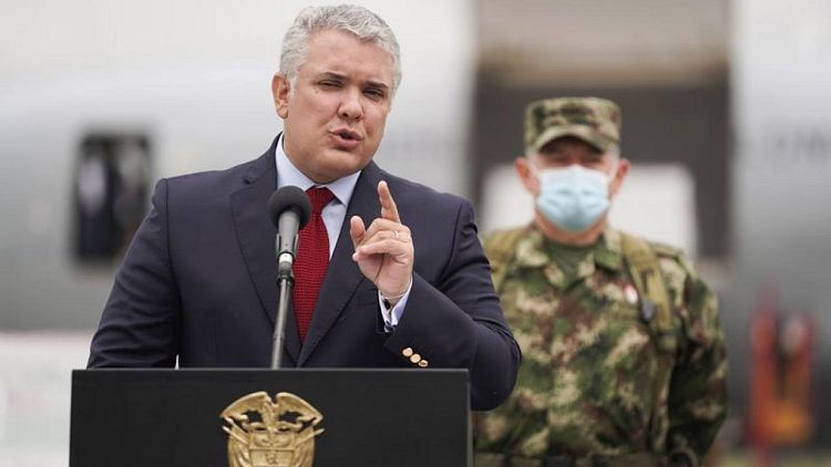 كولومبيا تعتقل 10 أشخاص بعد إطلاق النار على طائرة الرئيس
