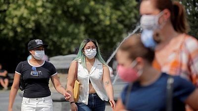 تخبط في أمريكا مع تضارب الإرشادات المتعلقة بوضع الكمامات