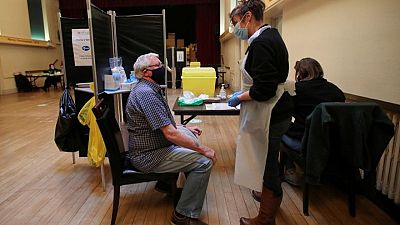 Espaciar dosis de vacuna COVID de Pfizer aumenta niveles de anticuerpos tras caída inicial: estudio Espaciar dosis de vacuna COVID de Pfizer aumenta niveles de anticuerpos tras caída inicial: estudio