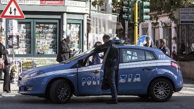 Ieri durante lite. Indaga polizia, si cercano i due aggressori Ieri durante lite. Indaga polizia, si cercano i due aggressori