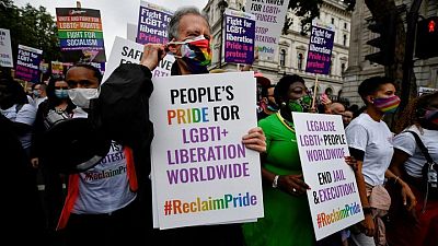 Activistas LGBT+ exigen inclusión en la primera marcha "Reclaim Pride" del Reino Unido Activistas LGBT+ exigen inclusión en la primera marcha "Reclaim Pride" del Reino Unido