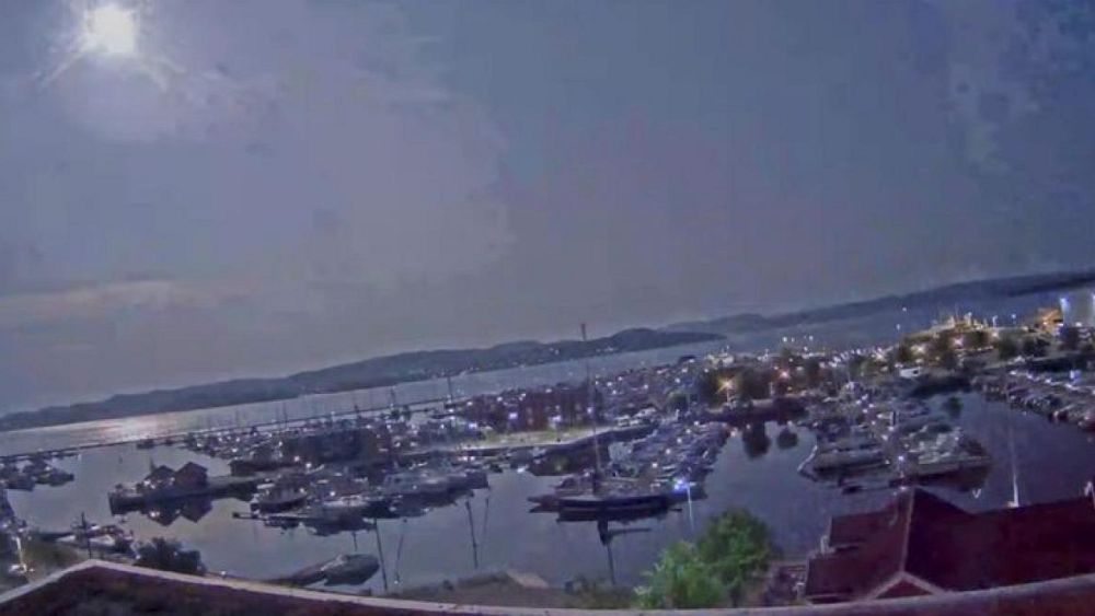 Rumbling Meteor Lights Up Norway A Bit Possibly Landing Near Oslo Euronews