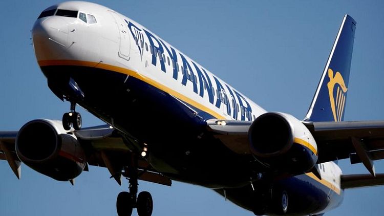 Ryanair eleva su previsión de tráfico anual tras menores pérdidas trimestrales de lo esperado