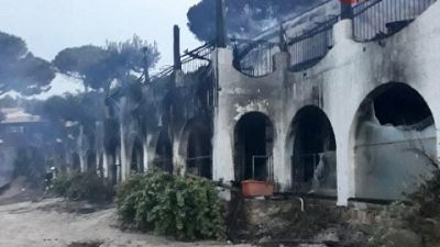 Fiamme nell'albergo di "Temptation Island" a Pula Fiamme nell'albergo di "Temptation Island" a Pula