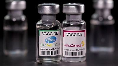 La vacunación mixta de AZ-Pfizer aumenta el nivel de anticuerpos COVID, según estudio La vacunación mixta de AZ-Pfizer aumenta el nivel de anticuerpos COVID, según estudio