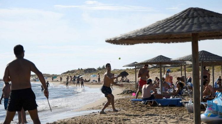 Greek tourism faces tense 'summer of patience'