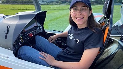 عمرها 19 عاما وتسعى لتحقيق رقم قياسي في الطيران وحدها حول العالم