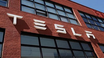 Tesla supera las previsiones de ganancias e ingresos, retrasa el lanzamiento del Semi