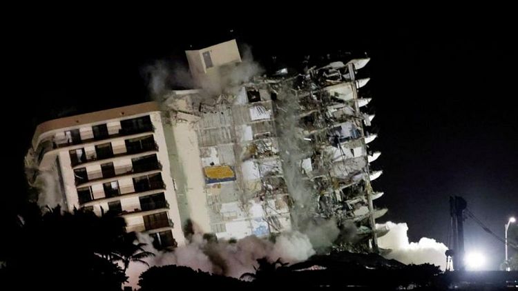 الحصيلة النهائية لضحايا انهيار مبنى في فلوريدا 98 قتيلا