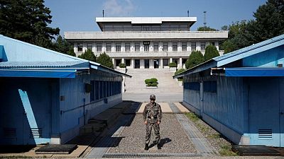 Las Coreas restablecen la línea telefónica directa mientras intentan reparar sus vínculos