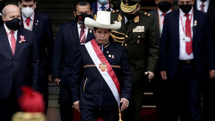 Presidente peruano Castillo alista remoción parcial de Gabinete bajo presión opositora: fuente