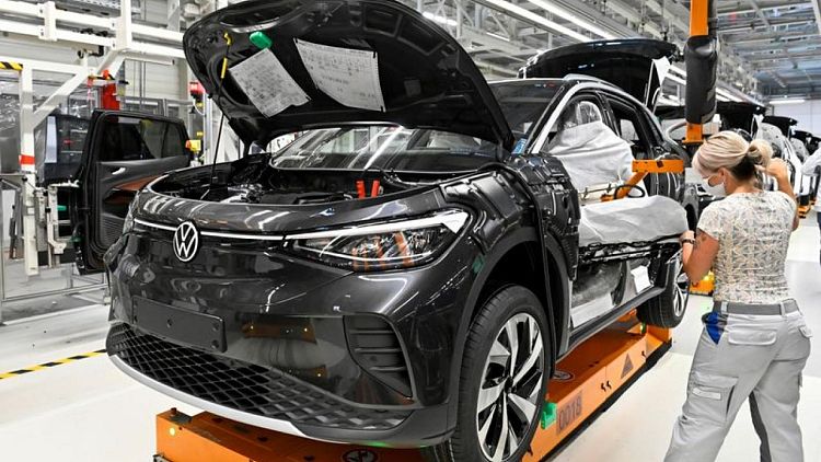 Volkswagen ups margin target again on record earnings