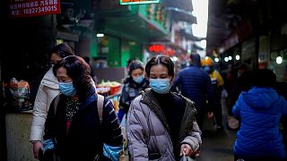 الصين تسجل 75 إصابة جديدة بفيروس كورونا