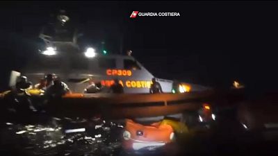 Approdati altri 65 dopo gli 875 di ieri, in gran parte tunisini Approdati altri 65 dopo gli 875 di ieri, in gran parte tunisini