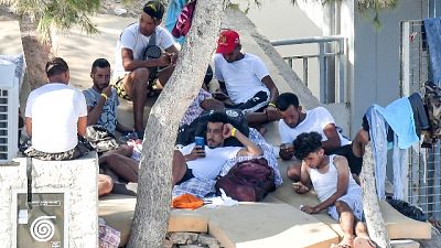 Nonostante i trasferimenti con il traghetto e su navi quarantena Nonostante i trasferimenti con il traghetto e su navi quarantena
