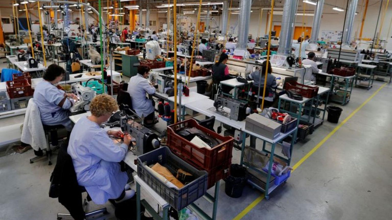 Los problemas de suministro frenan el crecimiento manufacturero francés en octubre -PMI