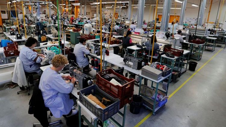 Los problemas de suministro frenan el crecimiento manufacturero francés en octubre -PMI