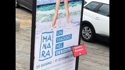Quattro volte portati via dal totem che dà benvenuto visitatori Quattro volte portati via dal totem che dà benvenuto visitatori