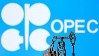 Producción petróleo OPEP+, otra vez bajo el objetivo en octubre: fuentes