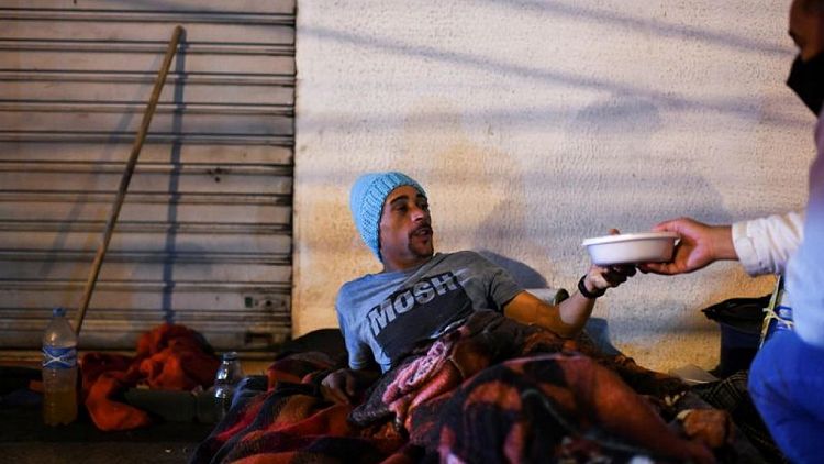 Personas sin hogar de Río de Janeiro enfrentan ola de frío sin precedentes