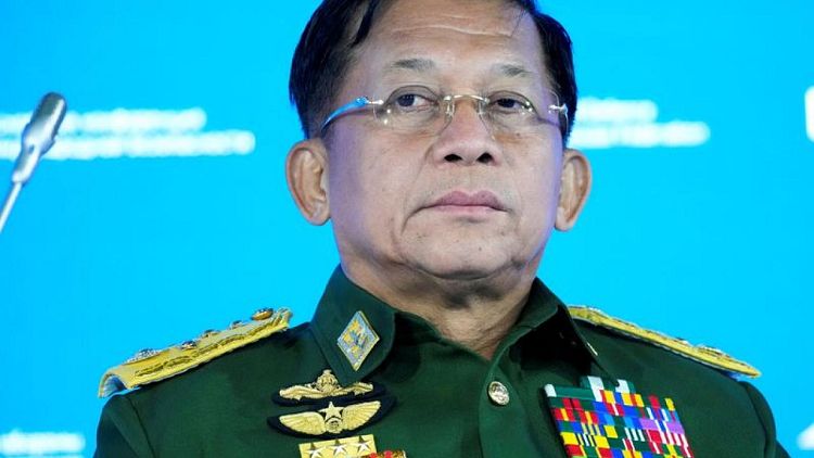 حاكم ميانمار العسكري يتولى رئاسة حكومة انتقالية ويعد مجددا بانتخابات