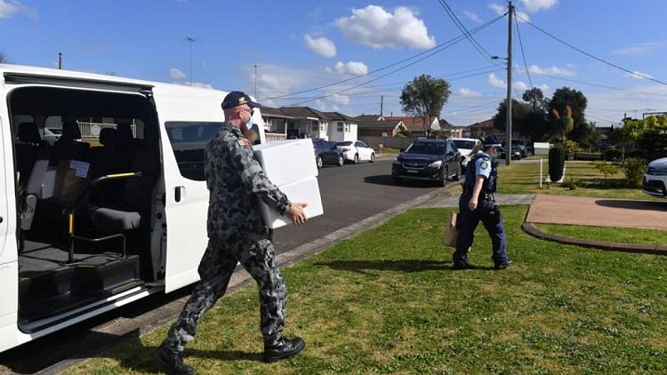 Australia refuerza las restricciones por COVID mientras el ejército patrulla Sídney