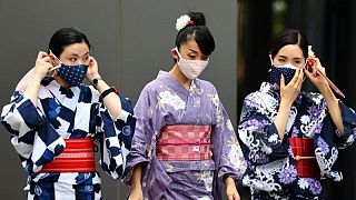 الجمعية الطبية اليابانية توصي بفرض الطوارئ بعد زيادة إصابات كوفيد-19