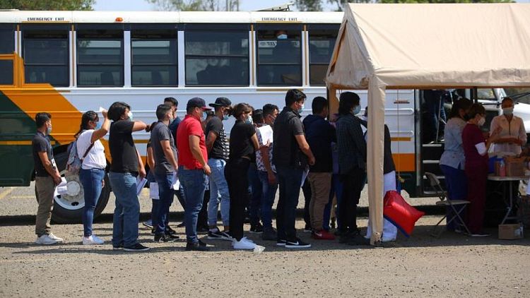 Miles de niños migrantes atrapados bajo la custodia de la patrulla fronteriza EEUU, de nuevo