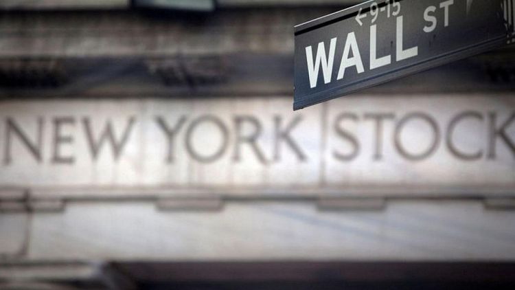 Wall Street cae por descenso de acciones de banca e industria