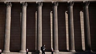 El Banco de Inglaterra mantiene inalteradas las tasas y la compra de bonos El Banco de Inglaterra mantiene inalteradas las tasas y la compra de bonos