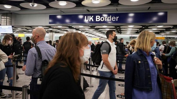 Inglaterra suprime la cuarentena para los viajeros totalmente vacunados que regresan de Francia