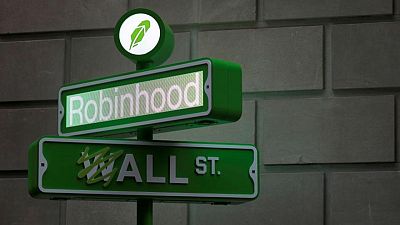 Retail favorite Robinhood rises 3% at end of roller-coaster week