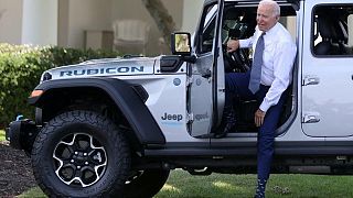 Biden apunta a 50% de ventas en vehículos eléctricos para 2030 con respaldo de la industria