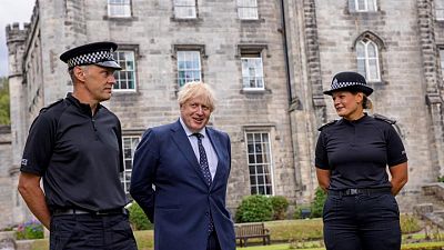 Primer ministro británico no se aislará después de que miembro de su personal diera positivo por COVID