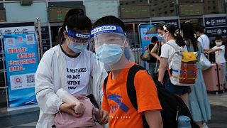 الصين تسجل 96 إصابة جديدة بفيروس كورونا مقابل 107 قبل يوم