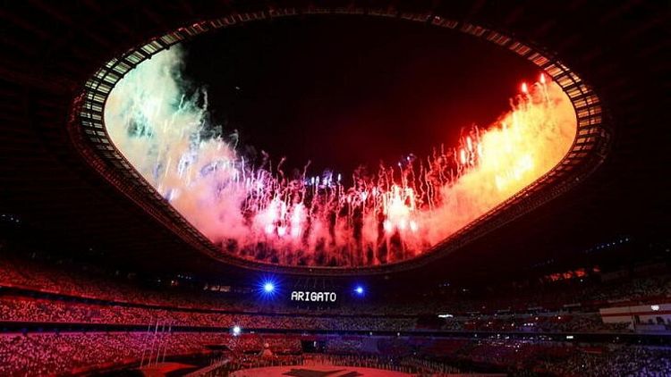 Tokio clausura los Juegos y le entrega la bandera olímpica a París 2024