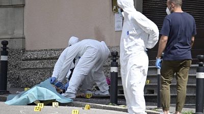 Il giovane al pm, minacciato con una bottiglia rotta Il giovane al pm, minacciato con una bottiglia rotta