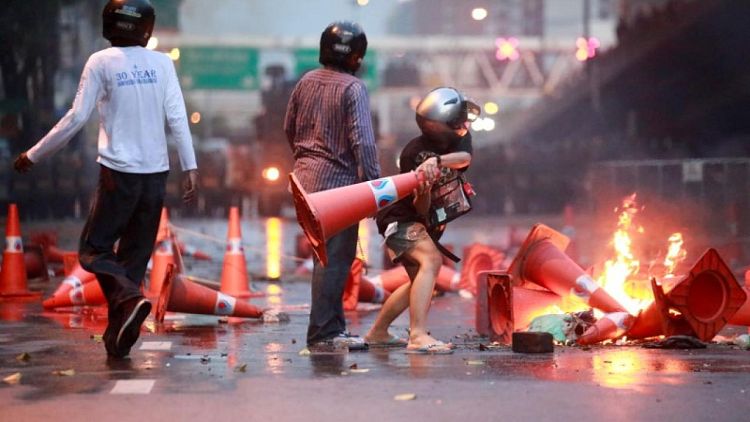 شرطة تايلاند تشتبك مع محتجين مناهضين للحكومة