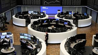 Acciones europeas cierran planas, pesan sectores de minería y lujo Acciones europeas cierran planas, pesan sectores de minería y lujo