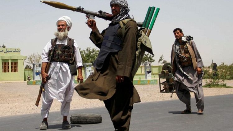 Los talibanes capturan su octava capital provincial en seis días