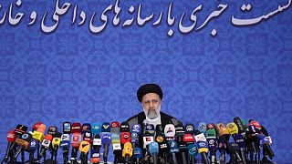 الرئيس الإيراني يختار وزيرا جديدا للنفط بينما تكافح البلاد عقوبات أمريكية