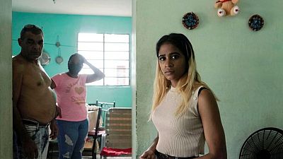 Cientos siguen en prisión un mes después de las protestas en Cuba