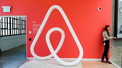 Airbnb advierte sobre el impacto del delta en las reservas, sus acciones caen más del 4%