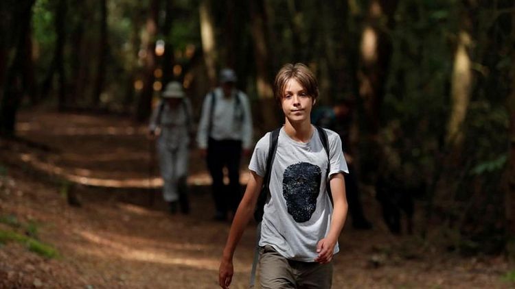 El niño británico de 11 años que camina para salvar la tierra